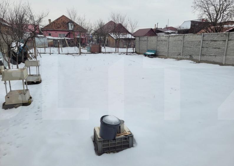 Casa de vanzare, 40 mp, zona Plopi - 2