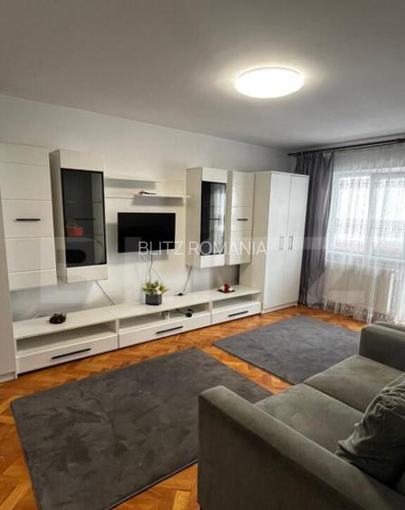 Apartament 3 camere, decomandat, zona Lama Apartament 3 camere, decomandat, zona Lama