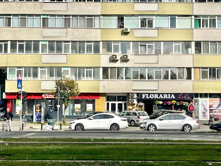 Spatiu comercial 74 mp de inchiriat Pantelimon, vis-a-vis de spital - 2