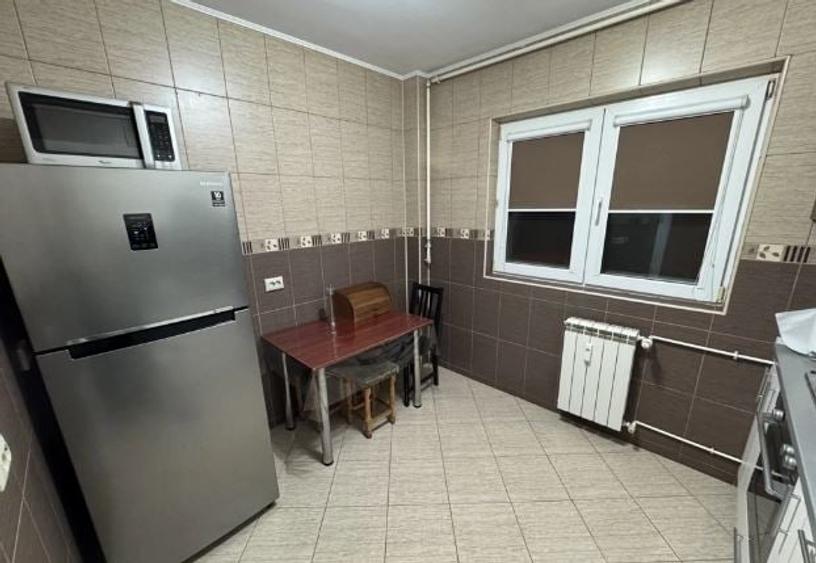 Apartament 3 Camere,Pantelimon,Biserica Capra,bl.1979,et.2/10,Amenajat,mobilat - 1