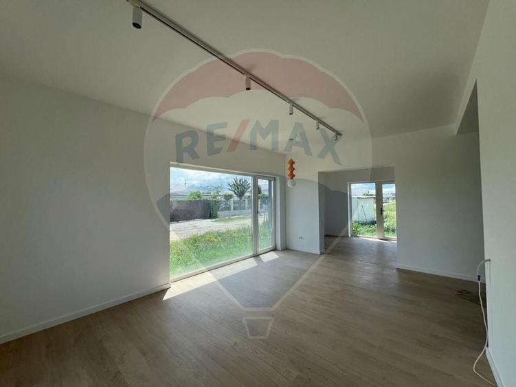 Casa / Vila cu 4 camere de vanzare - 10