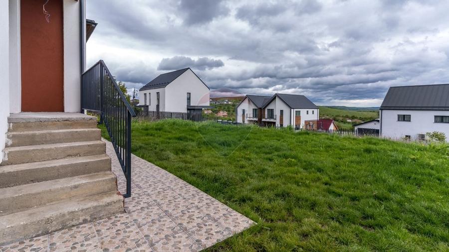 Casa individuala, arhitectura moderna, compartimentare superba, com 0 - 3