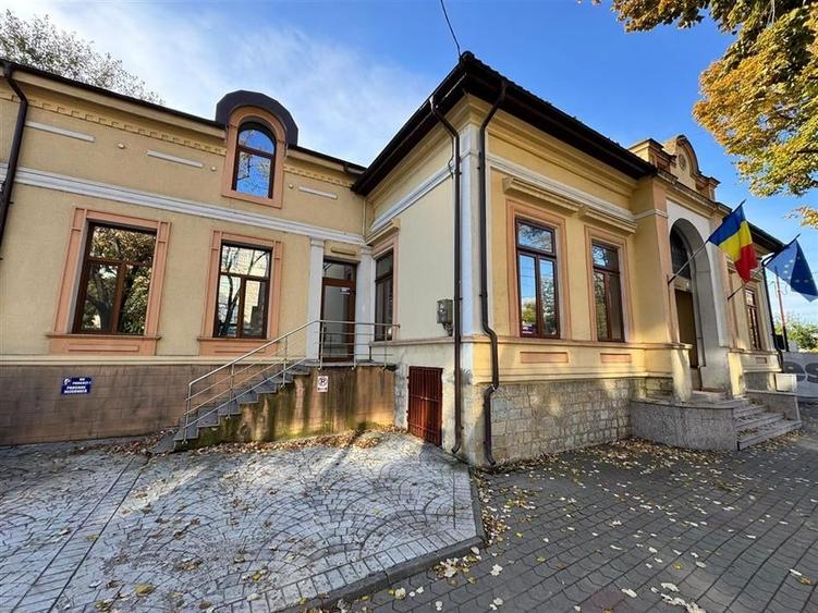 Cladire cu un aspect aparte de inchiriat in Centrul Focsaniului - 23