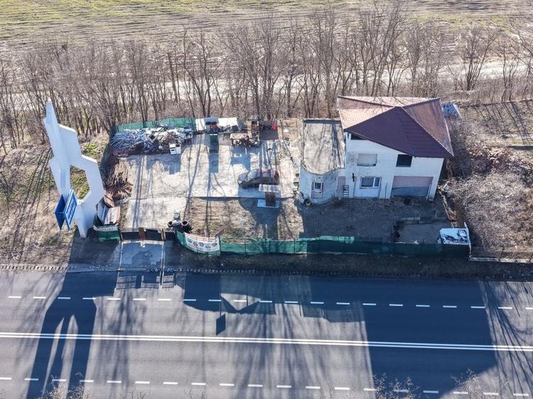 De vanzare casa/spatiu comercial, Calea Romanului - Bacau - 1