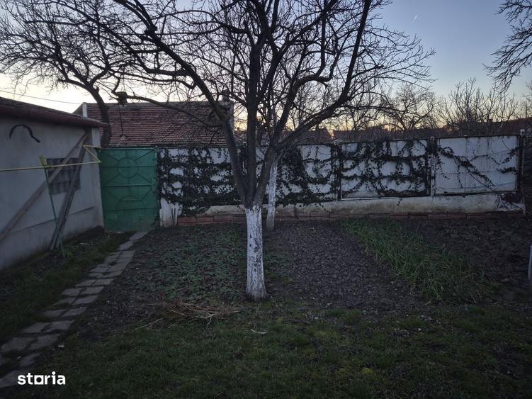 Casa cu 2 camere, Teren 301 mp, acces curte comuna , Pret redus - 1