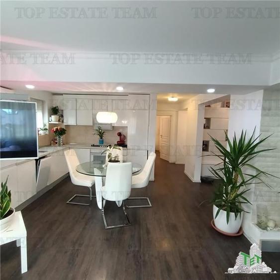 Apartament  de vanzare 4 camere si curte/ Domnesti - 1