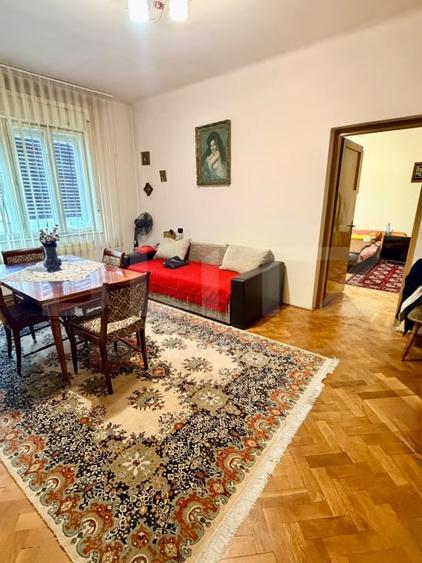 Apartament cu 3 camere semidecomandat, mobilat în Central
