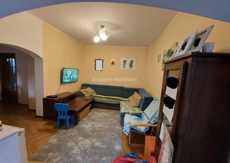 Casa situata in zona Bratianu din caramida Casa situata in zona Bratianu din caramida