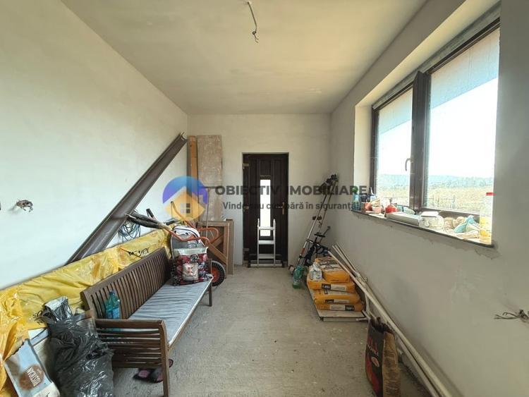 Casă individuală cu 5 camere cu Teren 2000 Mp în Gârcina