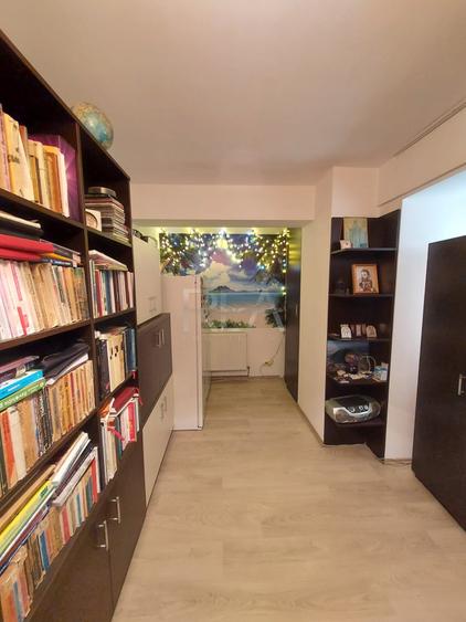 Apartament cu 3 camere decomandat, mobilat în Titan
