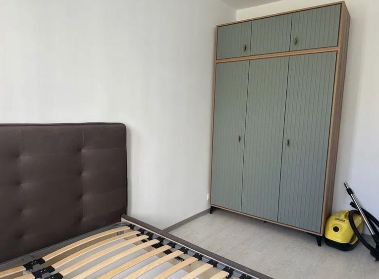 Apartament cu 2 camere semidecomandat, mobilat în Victoriei