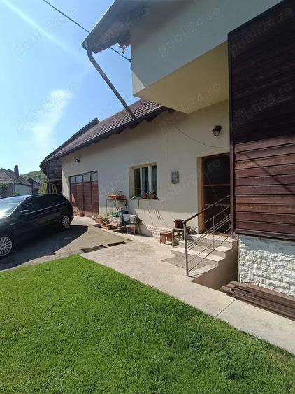 Casă cu 5 camere cu Teren 1000 Mp în Luna