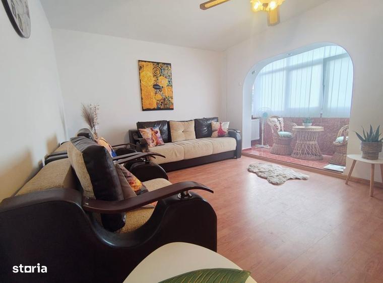 Apartament cu 3 camere decomandat în Albești