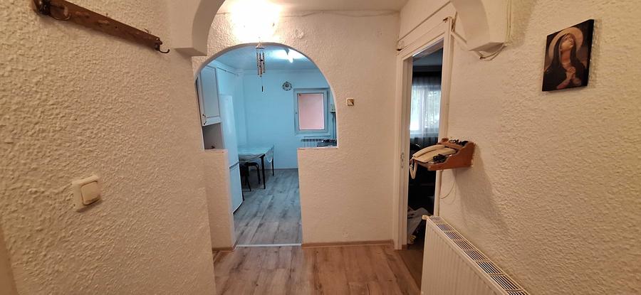 Apartament cu 3 camere decomandat în Vitrometan