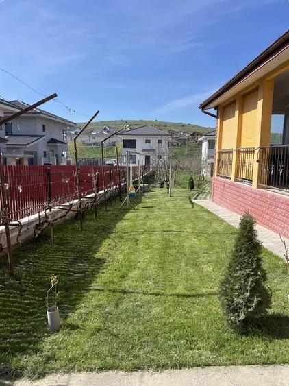 Casă individuală cu 4 camere cu Canalizare în Câmpenești
