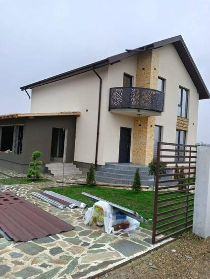 Casă cu 4 camere cu Teren 300 Mp în Vânători