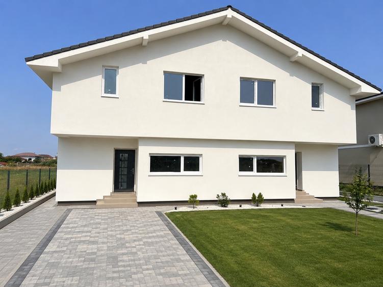 Duplex cu 4 camere cu Canalizare în Ghiroda