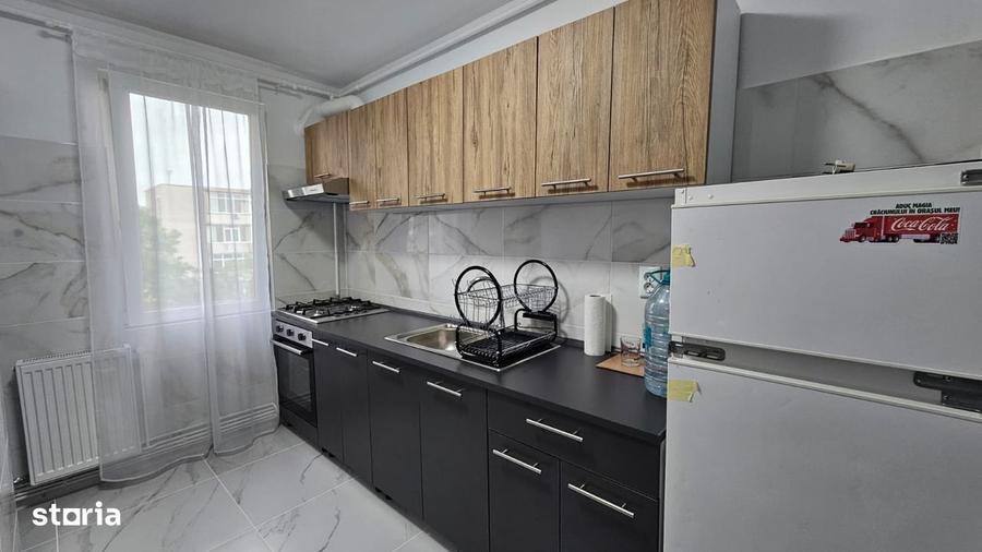 Apartament cu 4 camere în Tractorul