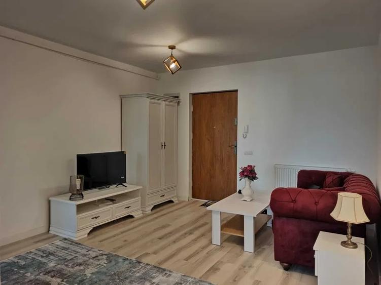 Apartament cu 3 camere semidecomandat în Zorilor