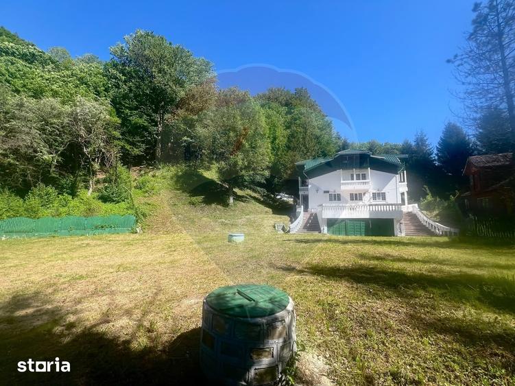 Casă cu Teren 2362 Mp în Tulnici