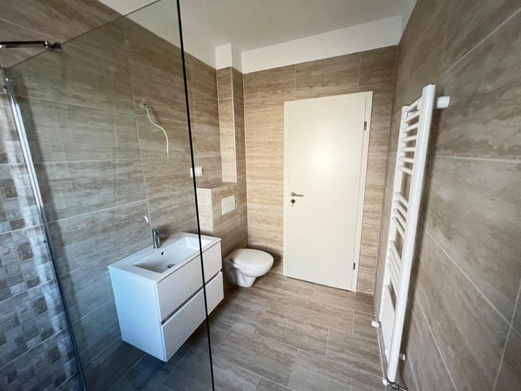 Apartament cu 3 camere decomandat în Sânpetru