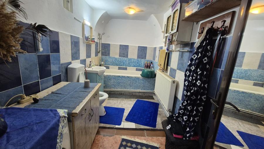 Casă individuală cu 2 camere cu Canalizare în Piața Centrală