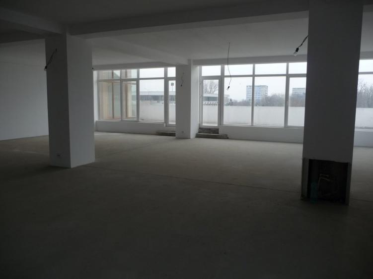 Spațiu comercial, de 2,050 mp, în Ultracentral