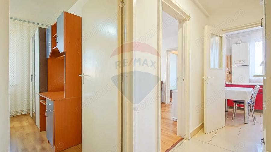 Apartament cu 3 camere semidecomandat în Astra
