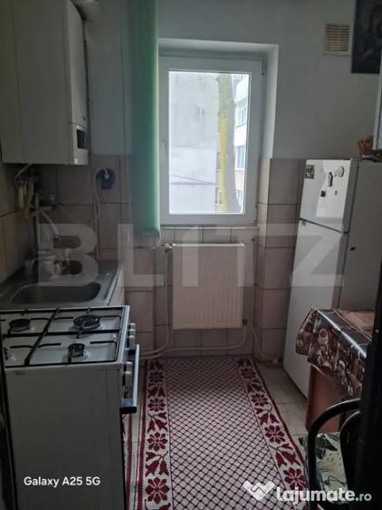 Apartament cu 3 camere semidecomandat în Central
