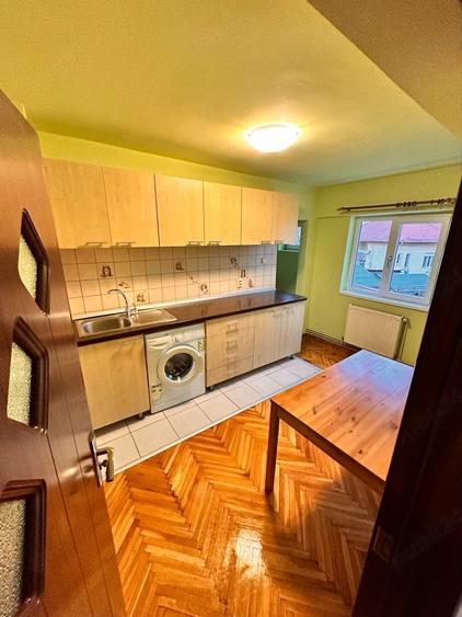 Apartament cu 4 camere decomandat în Complex Studențesc
