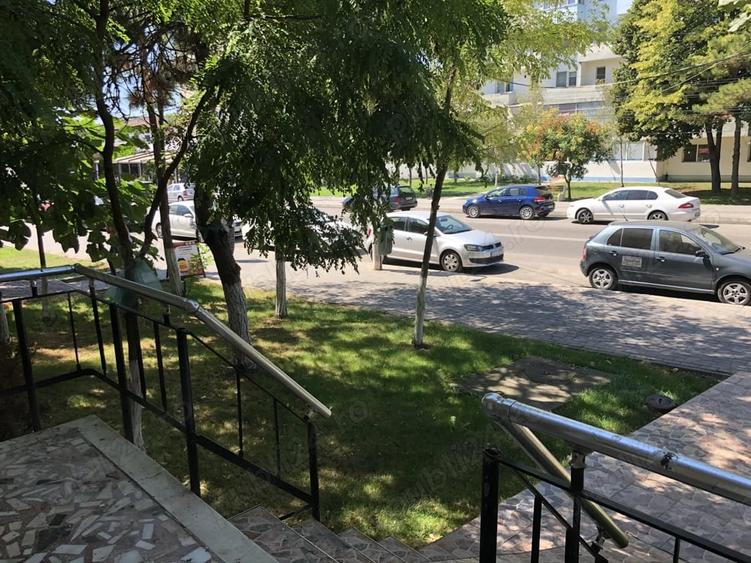 Spațiu comercial, de 13 mp, în Central