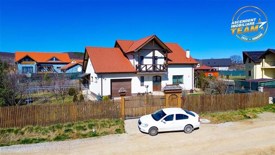 Casă individuală cu 5 camere cu Garaj în Sâncraiu