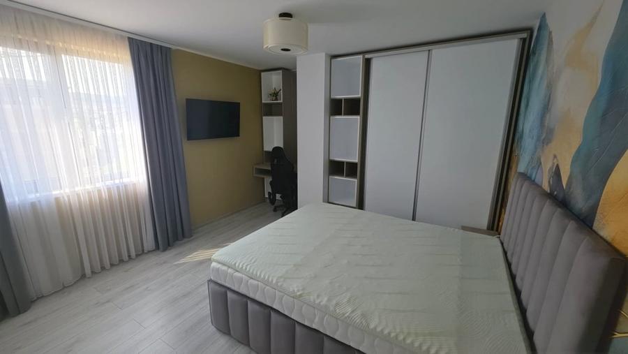 Apartament cu 3 camere decomandat în Cetate