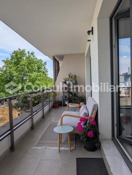 Apartament cu 2 camere semidecomandat, mobilat în Între Lacuri