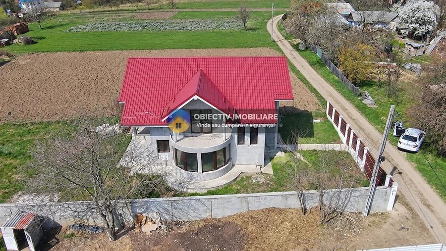 Casă cu Teren 953 Mp în Gura Văii