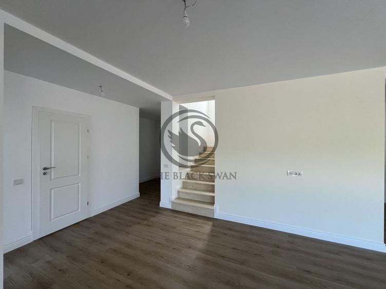 Duplex cu 4 camere cu Canalizare în Central
