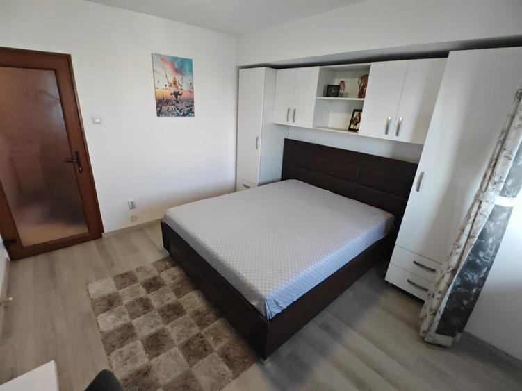 Apartament cu 3 camere decomandat în Alexandriei