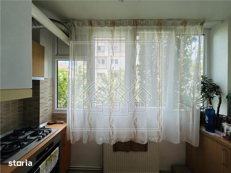 Apartament cu 2 camere decomandat în Calea Dumbrăvii