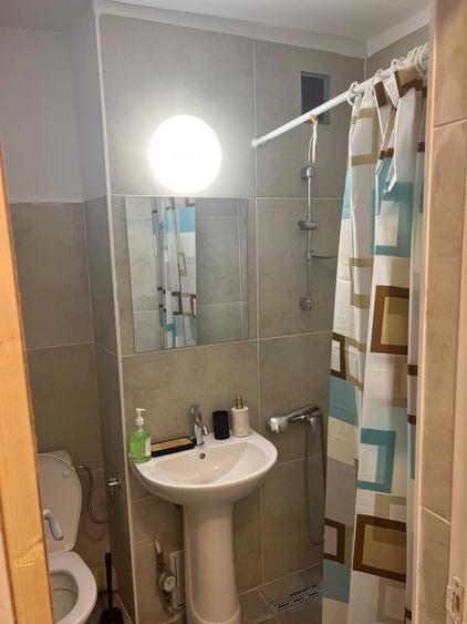 Apartament cu 3 camere semidecomandat în Complex Studențesc