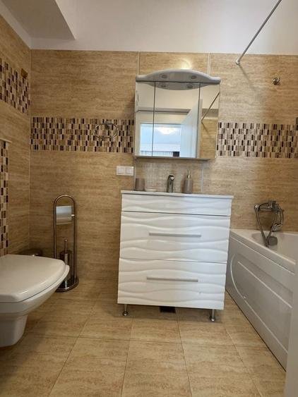 Apartament cu 3 camere semidecomandat, mobilat în Aviației
