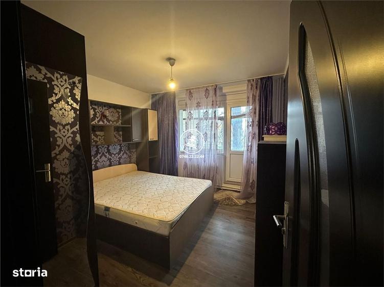 Apartament cu 3 camere semidecomandat, mobilat în Podu Roș