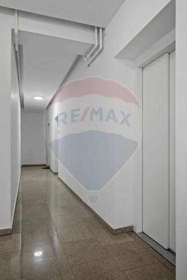 Apartament cu 2 camere semidecomandat în Centrul Civic