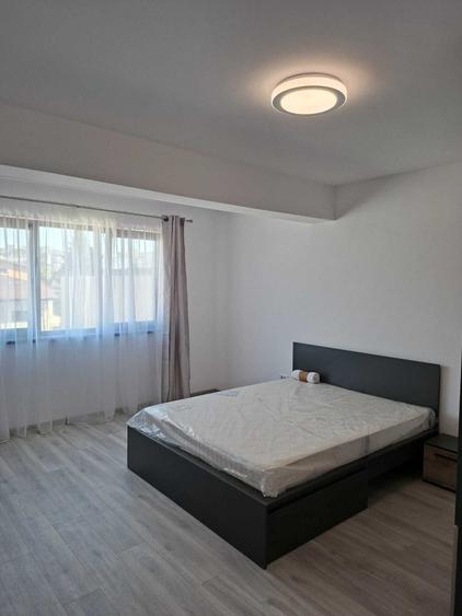 Apartament cu 3 camere semidecomandat în Brâncoveanu