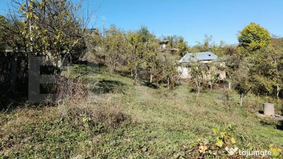 Teren de 2406 mp, în Central