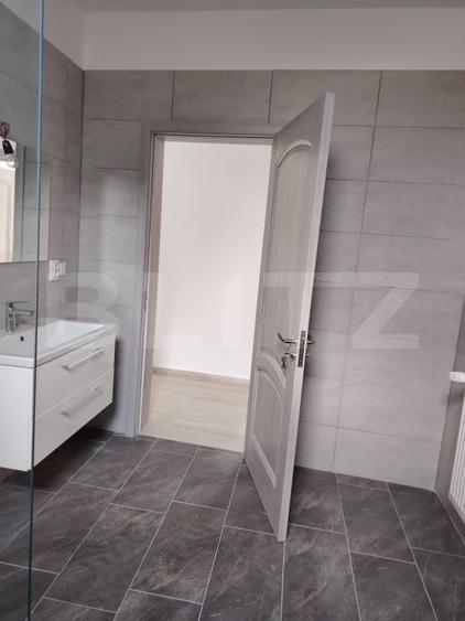 Casă individuală cu 8 camere cu Canalizare în Exterior Nord