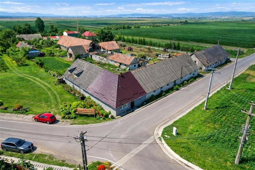 Casă individuală cu 5 camere cu Canalizare în Fotoș