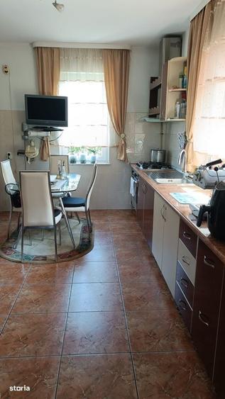 Casă cu 4 camere cu Teren 958 Mp în Central