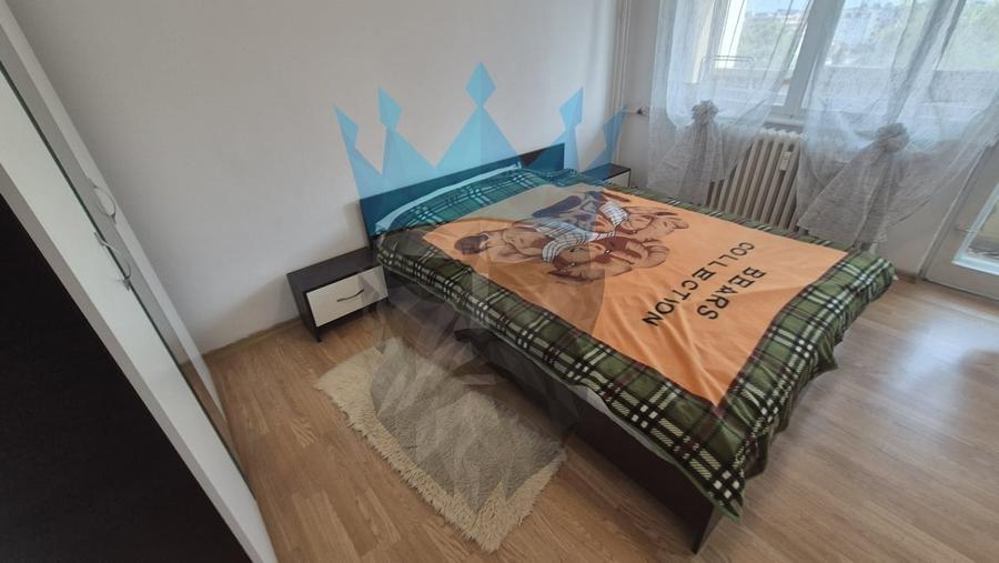 Apartament cu 3 camere decomandat, mobilat în P-ța Unirii