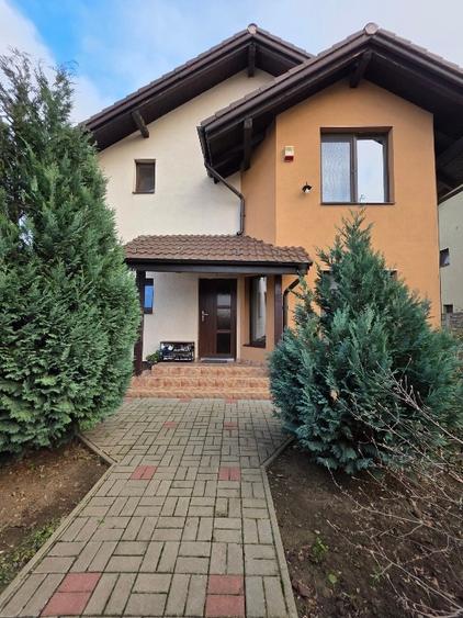 Proprietar vand casa individuala cu 4 camere si teren de 820 mp - Dumbravita - 1