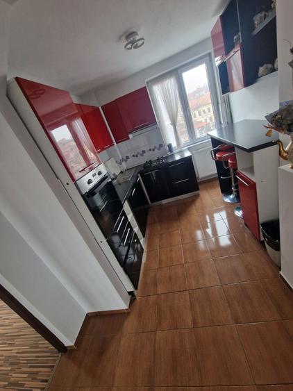 Inchiriez apartament cu 3 camere - 4